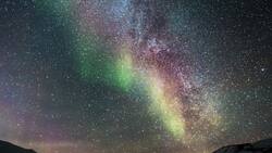 VIDEO | Todo un espectáculo: Asombrosa aurora boreal ilumina los cielos de Islandia