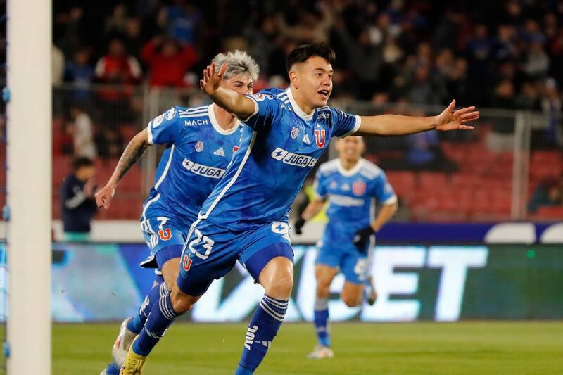 celebrando su primer gol con la camiseta de la U. Créditos: Aton