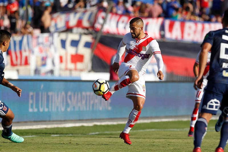 Debutó en Cobreloa, fue campeón en la U y anunció su retiro a los 34 años. Foto: Aton.