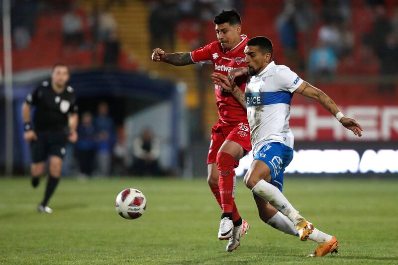 Duelo entre la UC y Ñublense está en suspenso. (Foto: Aton)