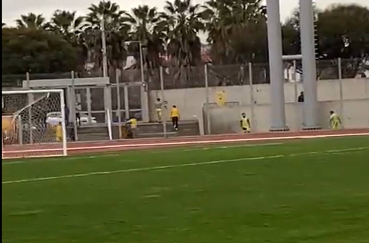 VIDEO | Una vergüenza: jugadores de La Pintana Unida se enfrentaron a hinchas tras caer a Tercera B