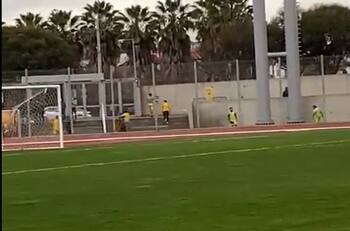 VIDEO | Una vergüenza: jugadores de La Pintana Unida se enfrentaron a hinchas tras caer a Tercera B