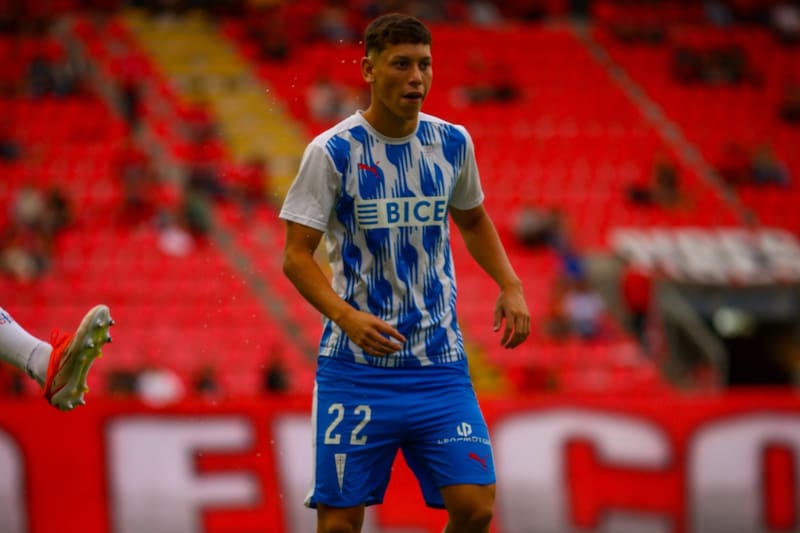 El volante en Universidad Católica. Foto: @cruzados_oficial