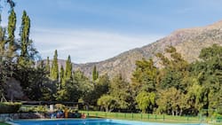 Tiene piscina y áreas verdes: Este gran parque rodeado de naturaleza es perfecto para visitar con la familia en verano
