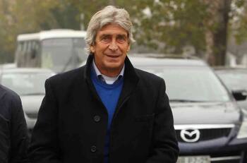 ¿Cambia de DT Claudio Bravo? Esto dijo el director deportivo de Real Betis sobre Manuel Pellegrini