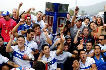 Universidad Católica recordó la celebración en cancha de la sufrida estrella 11