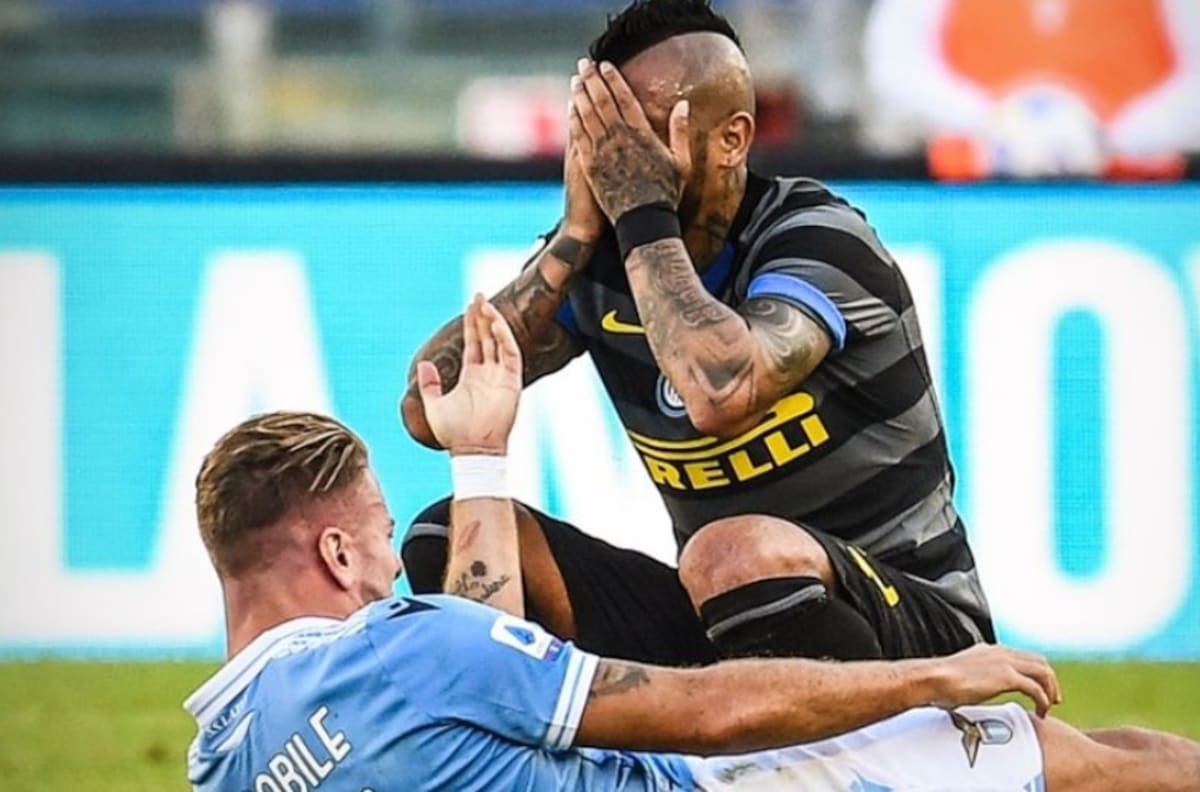 En Italia le dieron duro a Arturo Vidal por expulsión de Ciro Inmobile