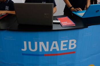 JUNAEB publica ofertas de trabajo con sueldos desde $1.600.000: así puedes postular