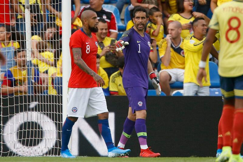 y Claudio Bravo, juntos en la Selección Chilena. Foto: Agencia Aton.