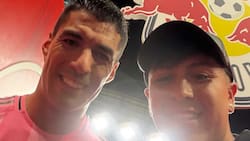 No juega, pero se divierte: Marcelo Morales aparece con Luis Suárez en goleada contra su equipo