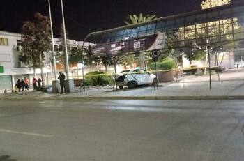 Mujer murió tras chocar contra semáforo en Puente Alto: Iba como copiloto de conductor en estado de ebriedad