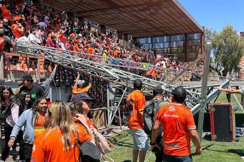 Joven aplastada por pantalla sufre complicada situación