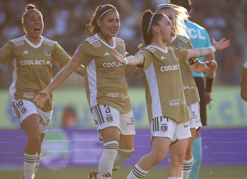 Javiera Grez celebrando su tanto ante Santiago Morning.