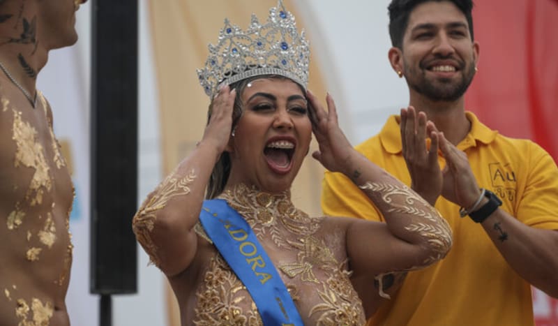 se suma a las criticas por veto de la televisión.