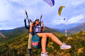 Parapente en Santiago: Precios y ubicación de este aventurero panorama que permite volar por la capital