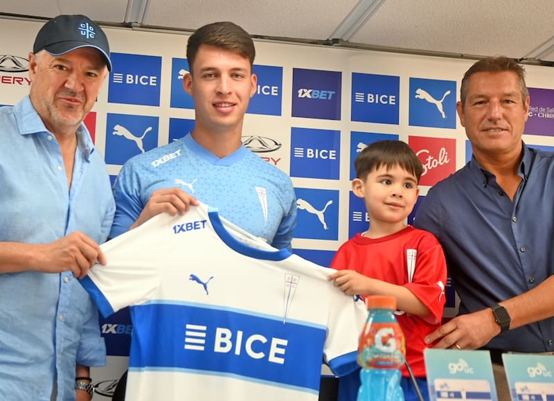 en su presentación con la UC.