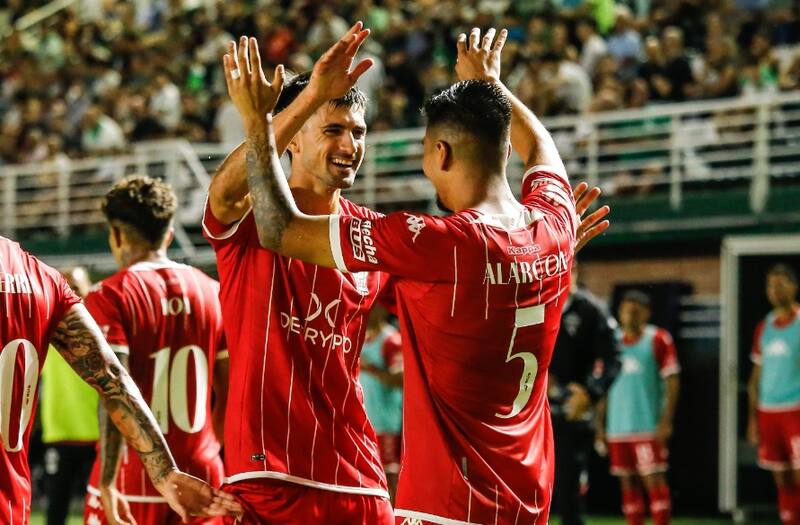 fue el dueño de todos los abrazos en el triunfo de su equipo ante el Taladro