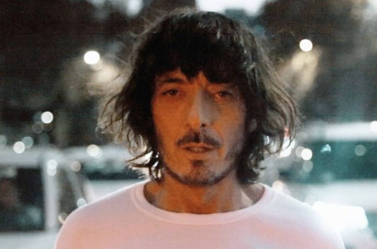 "Siempre había querido hacer algo audiovisual": Andrés Gómez, recordado actor de "Adrenalina" y "Verdades Ocultas" debutó dirigiendo videoclip que visibiliza la salud mental