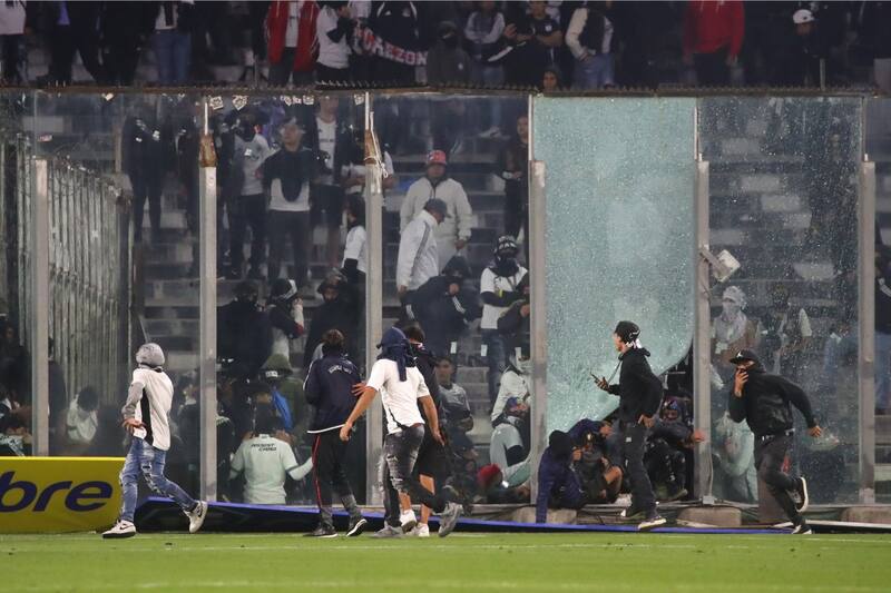 se refiere a las medidas en el fútbol chileno. Foto: Agencia Aton.