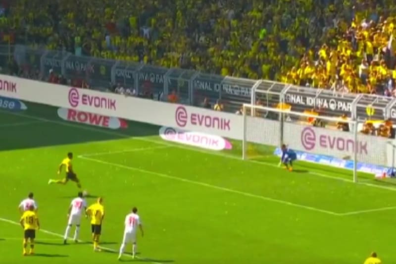 Haller envió el remate a las manos del portero del Mainz