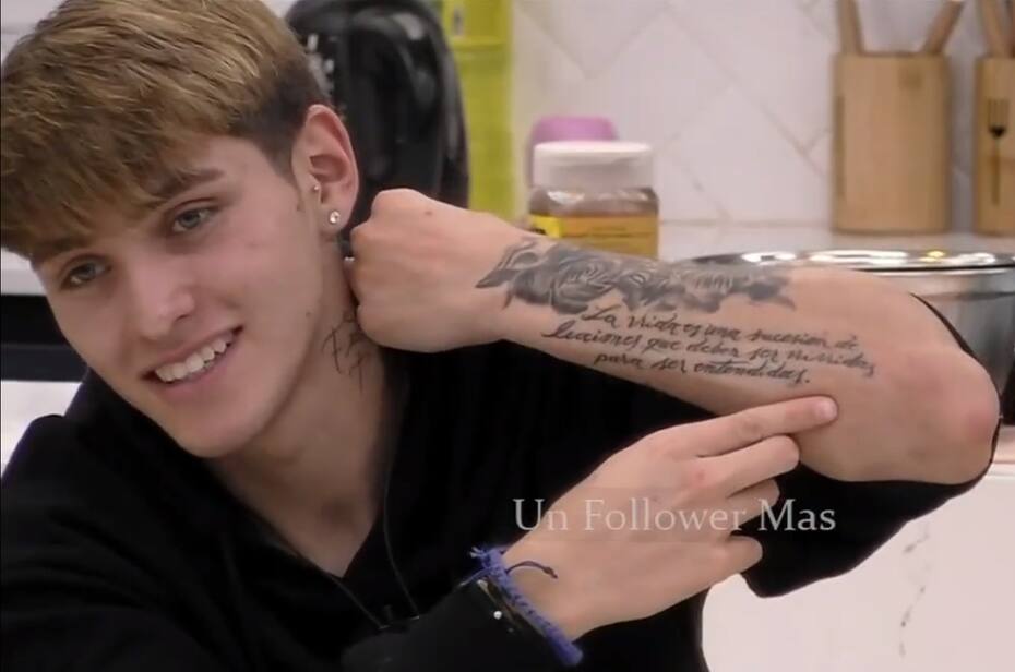 Hans Valdés de "Gran Hermano" Chile mostró su tatuaje.