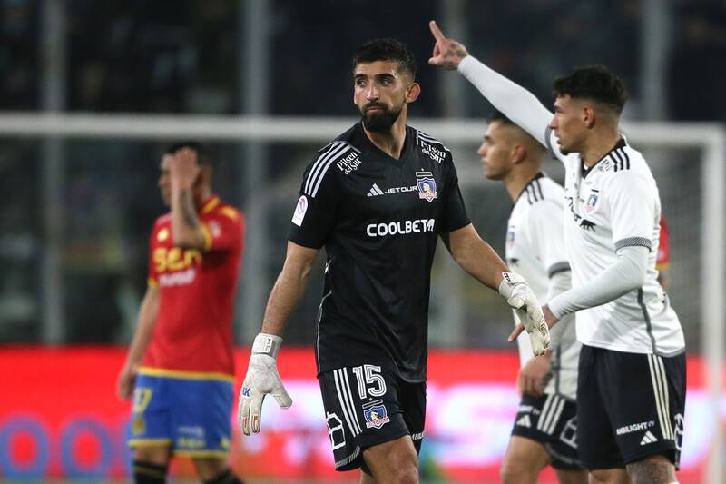 jugando como arquero en Colo Colo