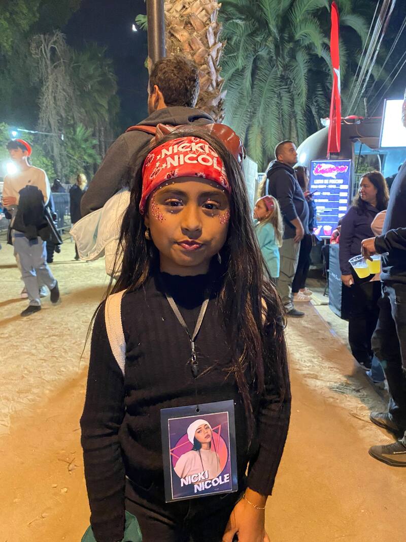 Los fanáticos llegaron a colmar la Quinta Vergara / Liana Vega y Fernanda Vielma