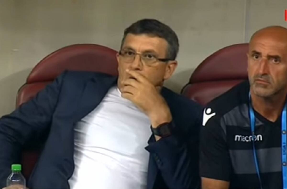 Técnico del Dínamo de Bucarest sufrió un infarto en pleno partido
