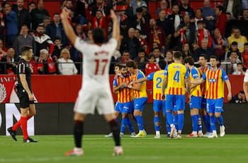 Con los chilenos en cancha: el Sevilla no levanta cabeza y se hunde en La Liga