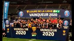 Pura alegría: Thiago Silva levantó la Copa de la Liga de Francia