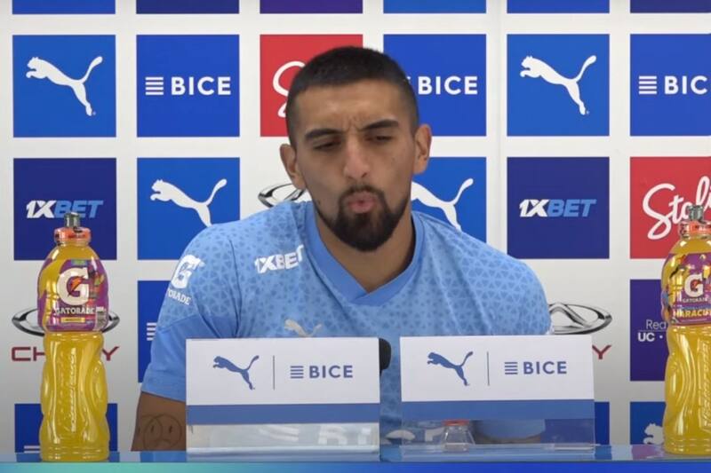 y su reacción tras saber que no podrá ver el partido de La Roja debido a su compromiso con la UC.