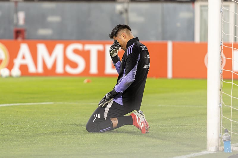 El portero la pasa mal en Colo Colo. Foto: Felipe Escobedo.