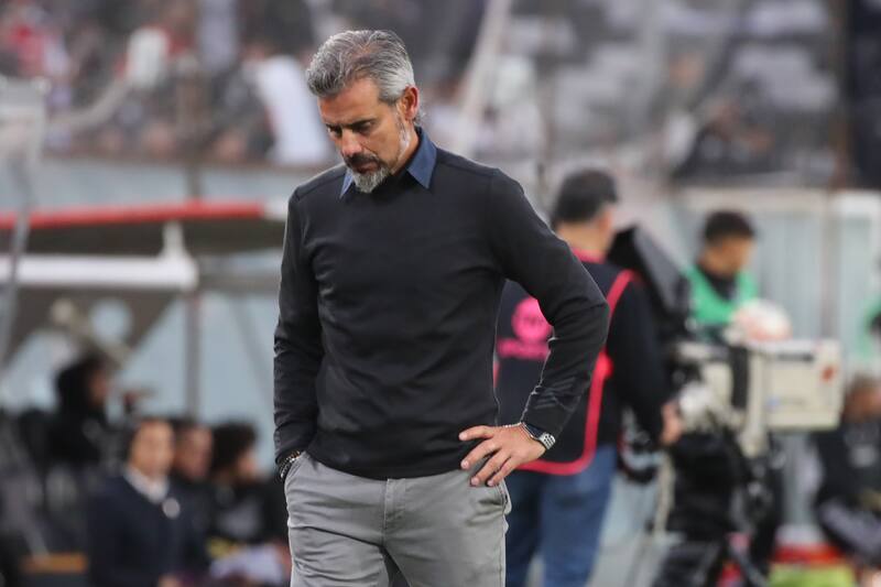 dirigiendo a Deportes Iquique.