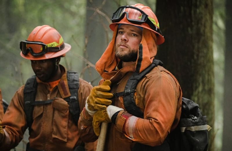 es protagonizada por Max Thieriot.