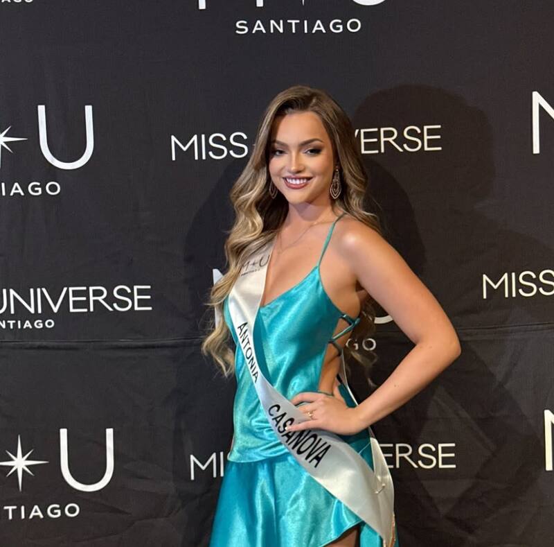 La influencer es la Miss Universo Santiago.