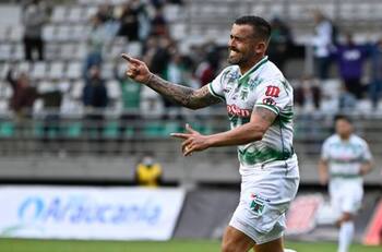 Matías Donoso va por el récord de Esteban Paredes: Los 10 futbolistas con más goles en el último siglo de Copa Chile