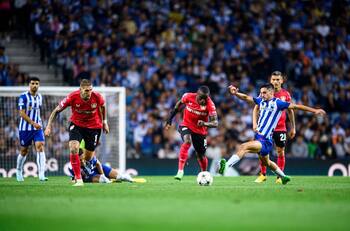 Bayer Leverkusen vs Schalke 04: Hora y dónde ver al equipo de Charles Aránguiz por TV y online en Bundesliga
