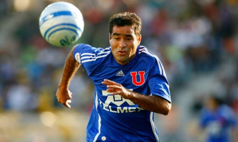 FUTBOL, UNIVERSIDAD DE CHILE VS. COBRELOA
TERCERA FECHA, CAMPEONATO APERTURA 2009
NOTARIO, JUGADOR DE UNIVERSIDAD DE CHILE, CONTROLA EL BALON.
15/02/2009
COQUIMBO, CHILE.
ANDRES PINA/PHOTOSPORT
SOCCER, UNIVERSIDAD DE CHILE VS. COBRELOA
THIRD DATE, CHAMPIONSHIP APERTURE 2009.
JUAN LUIS GONZALEZ, PLAYER OF LA SERENA.
FEBRUARY 15TH, 2009.
COQUIMBO, CHILE.
ANDRES PINA/PHOTOSPORT