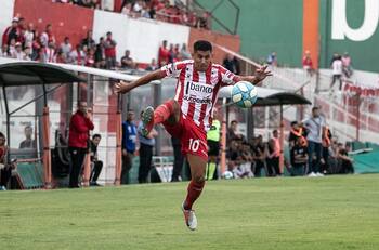 Wanderers se sigue reforzando: argentino Damián Arce negocia para llegar al Decano