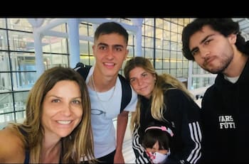 En Holanda, Estados Unidos y España: Savka Pollak cuenta cómo sus tres hijos mayores se lanzaron a vivir, estudiar y trabajar lejos de Chile