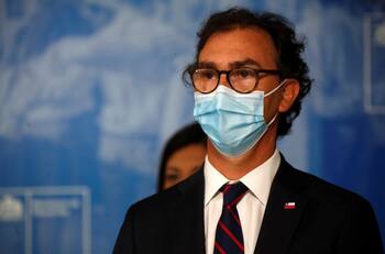 Ministro Figueroa respondió al Colegio de Profesores tras críticas por estar "absolutamente ausente"