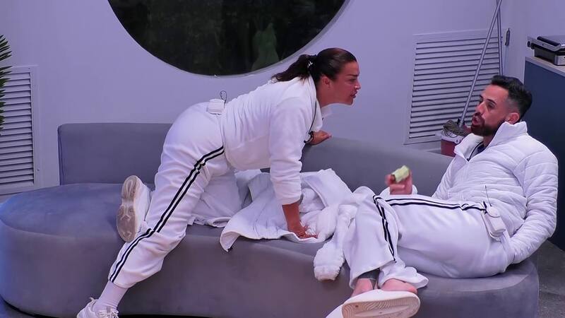 no se llevan bien en Mundos Opuestos.