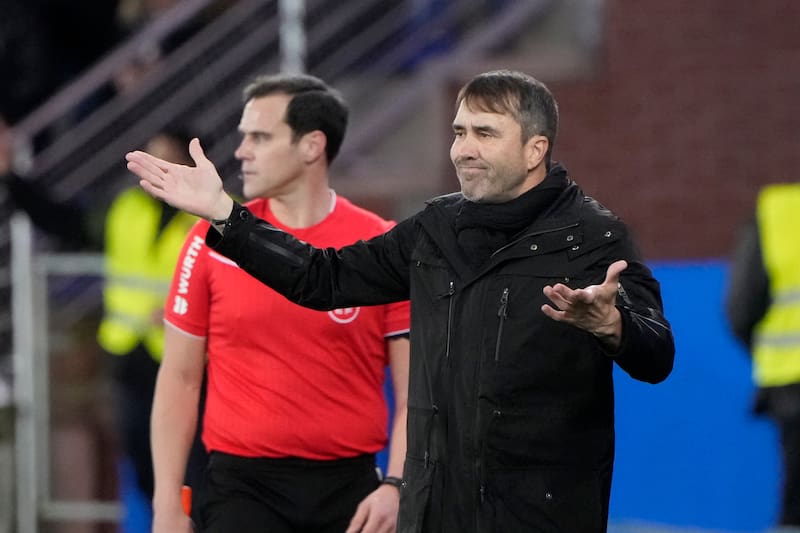 El Chacho aseguró estar contento en el Deportivo Alavés y descartó conversaciones con River Foto: EFE.