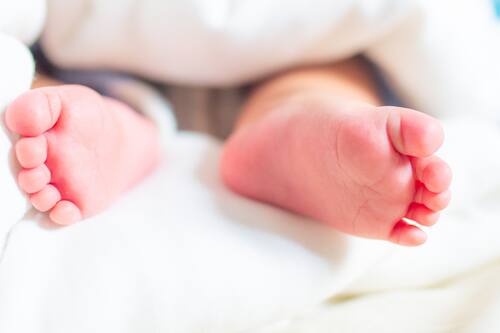 Trágico giro: Bebé muere después de ser encontrada viva en su funeral