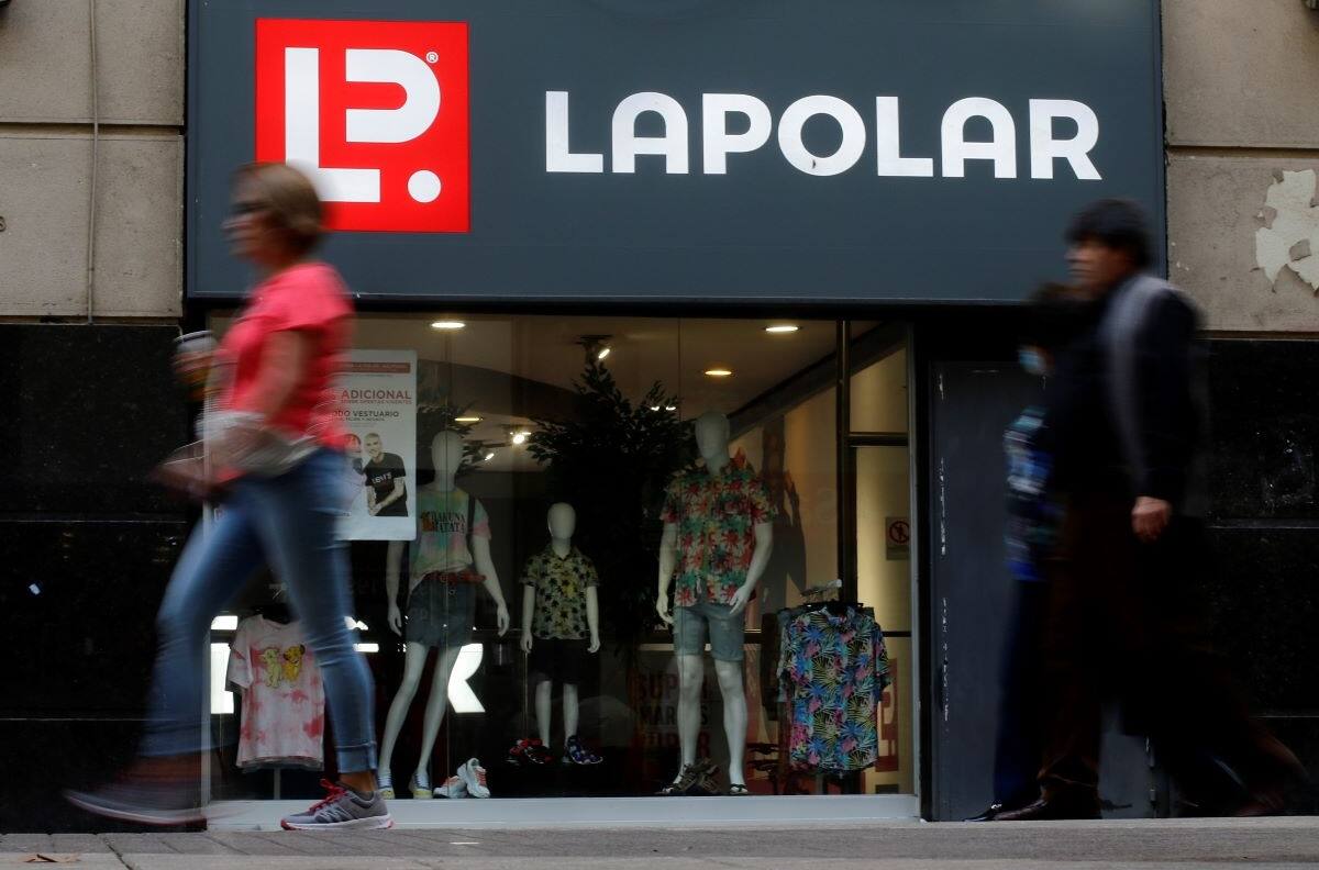 Sernac demandó a La Polar por venta de ropa falsificada: ¿Quiénes podrían ser beneficiados con la devolución?