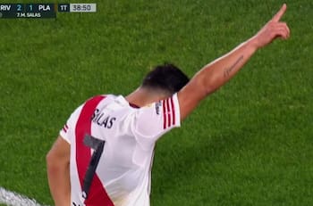 A lo Matador: Maxi Salas debuta con gol en River y festeja como el delantero chileno en Argentina