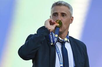 Hernán Crespo es uno de los grandes candidatos a dirigir a una figura de La Roja