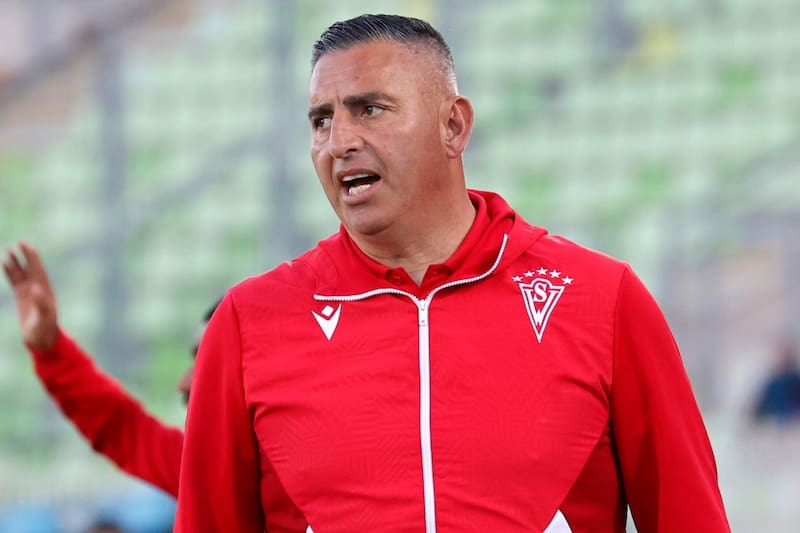 dejó de ser el DT de Wanderers. Foto: Agencia Aton.