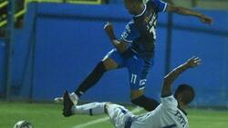VIDEO |Se las ingenió desde las gradas: La particular forma de hacer tiempo de un hincha en el fútbol paraguayo