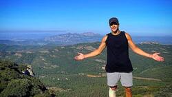 VIDEO| Alexis Sánchez mostró en un auto de lujo su inmensa viña en Chile